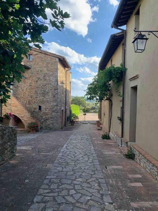 Medieval Tower In Umbria With Swimming Pool Montelagello Exterior photo