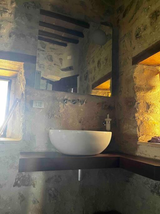 Medieval Tower In Umbria With Swimming Pool Montelagello Exterior photo
